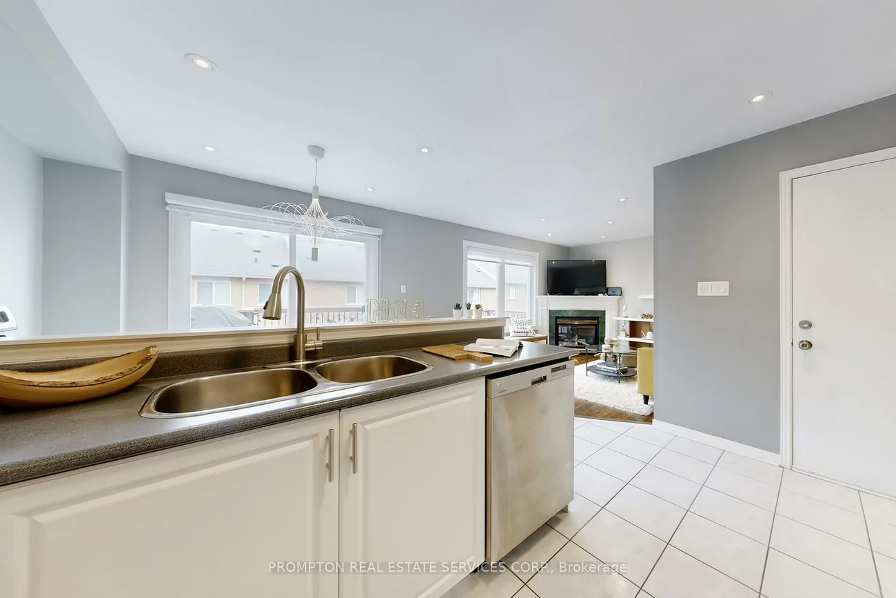 393, Marble, Woodland Hill, Newmarket