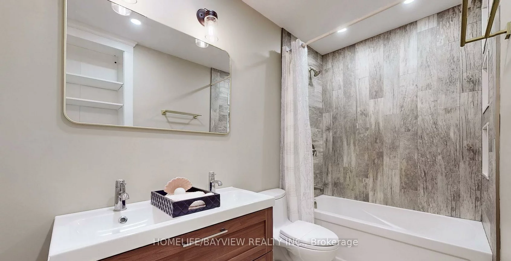 60, Hillview, Bristol-London, Newmarket