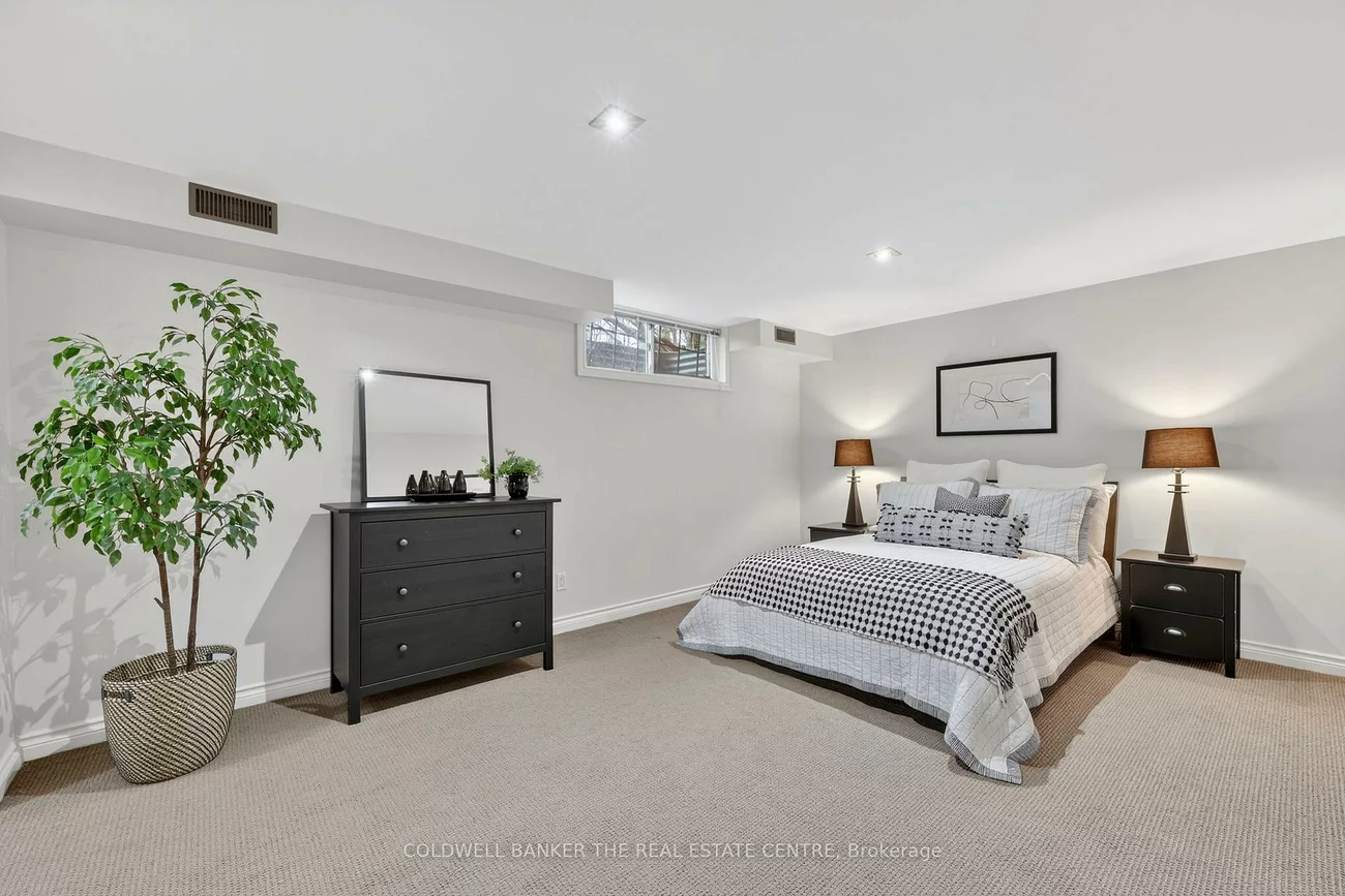 172, Millard, Central Newmarket, Newmarket