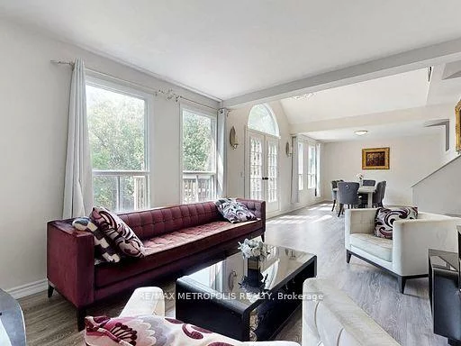 1000, Elgin, Huron Heights-Leslie Valley, Newmarket