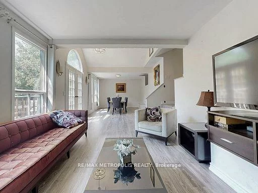 1000, Elgin, Huron Heights-Leslie Valley, Newmarket