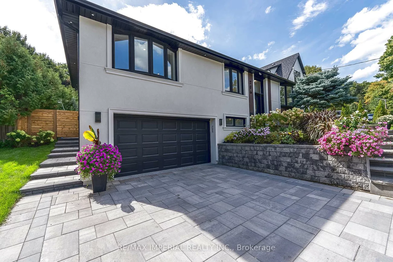 206, Richard, Central Newmarket, Newmarket