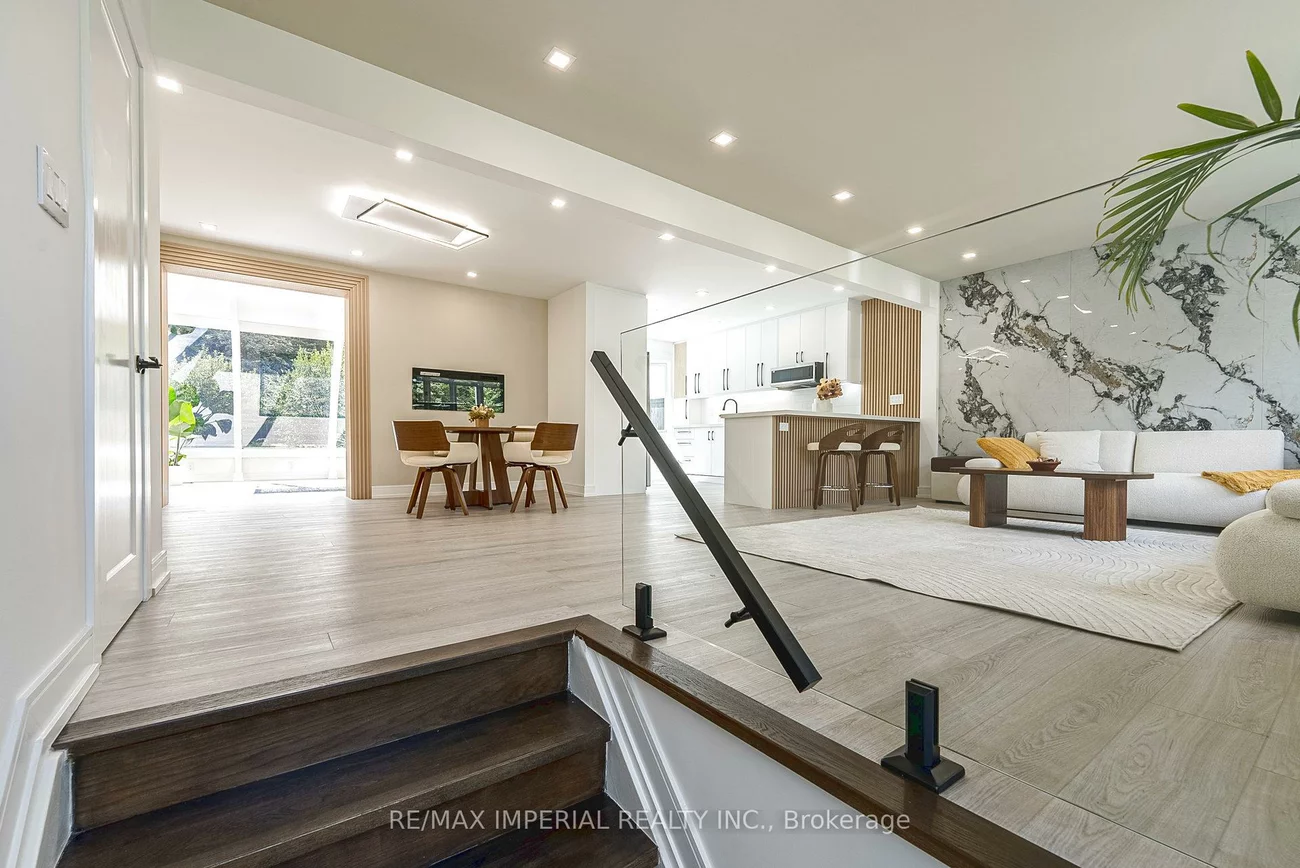 206, Richard, Central Newmarket, Newmarket