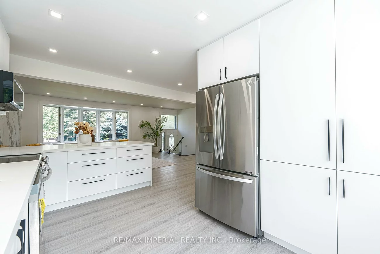 206, Richard, Central Newmarket, Newmarket