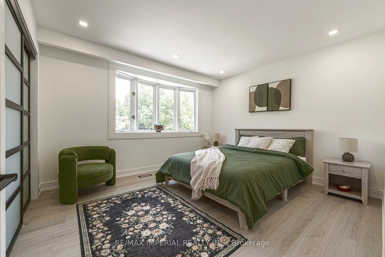 206, Richard, Central Newmarket, Newmarket