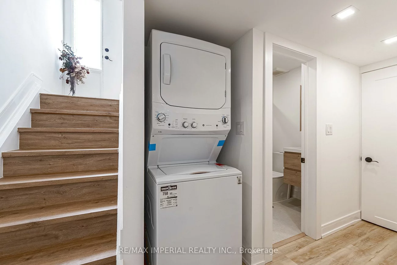 206, Richard, Central Newmarket, Newmarket