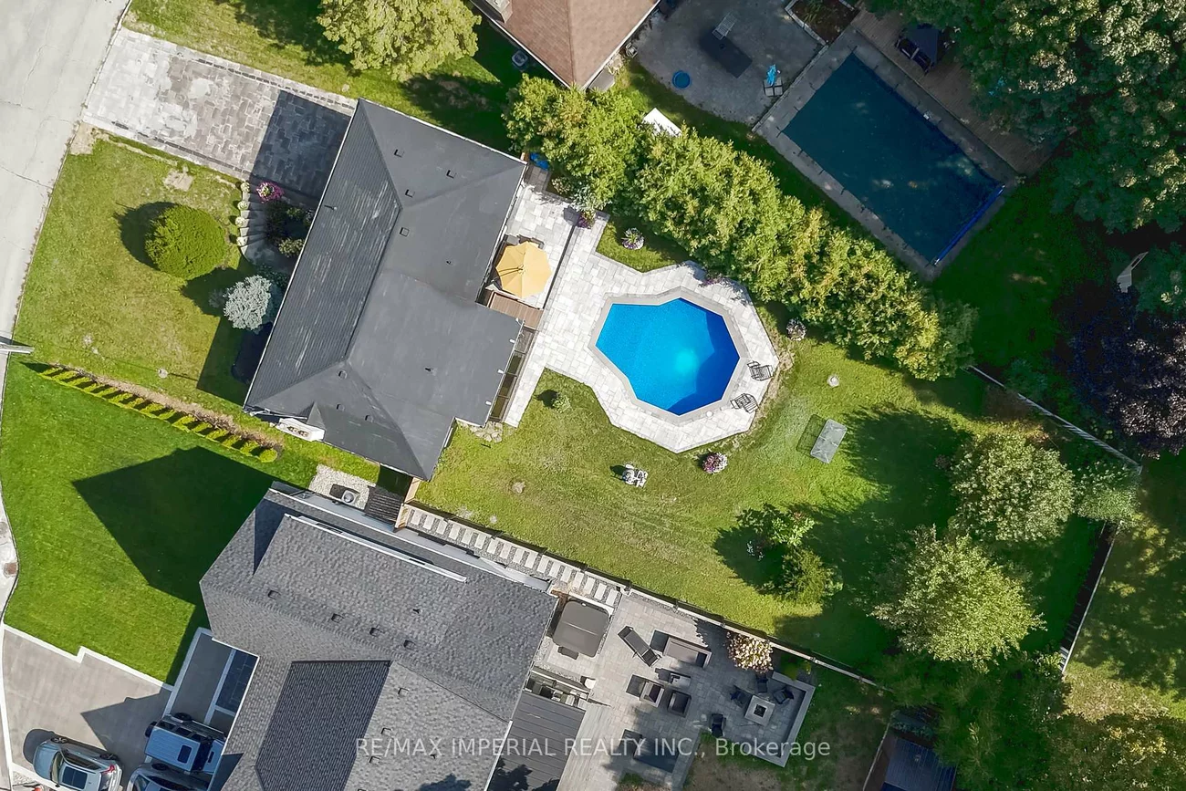 206, Richard, Central Newmarket, Newmarket