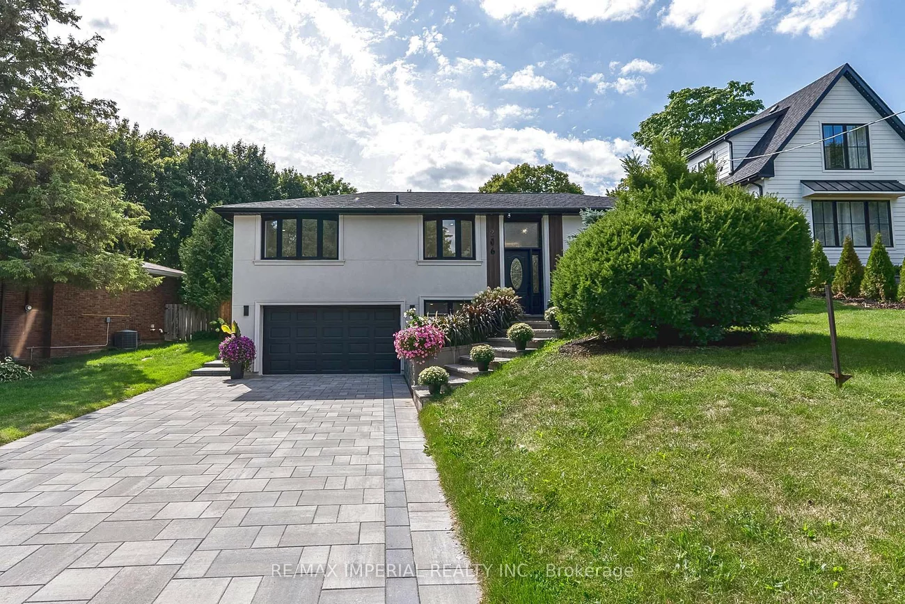 206, Richard, Central Newmarket, Newmarket