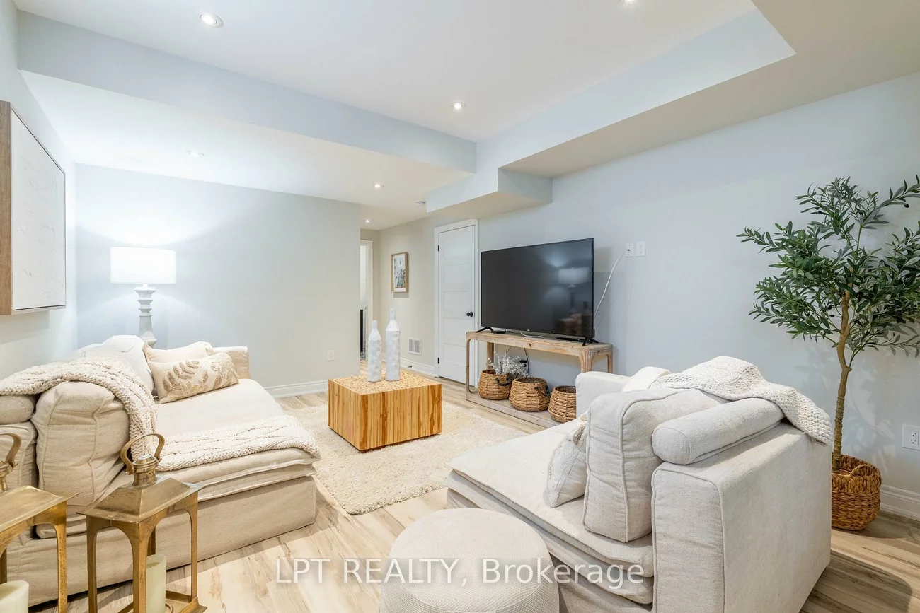 258, Andrew, Central Newmarket, Newmarket