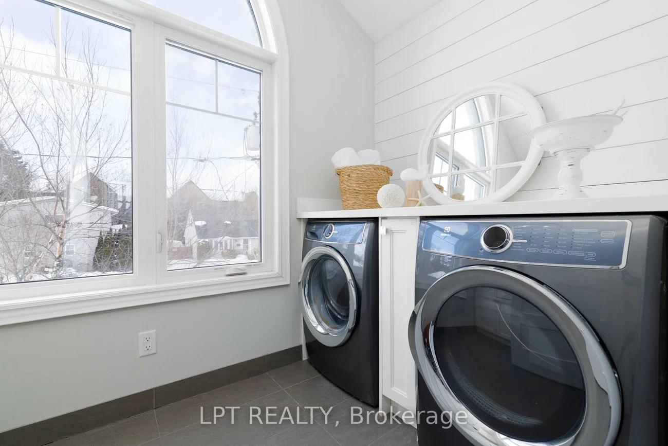 258, Andrew, Central Newmarket, Newmarket