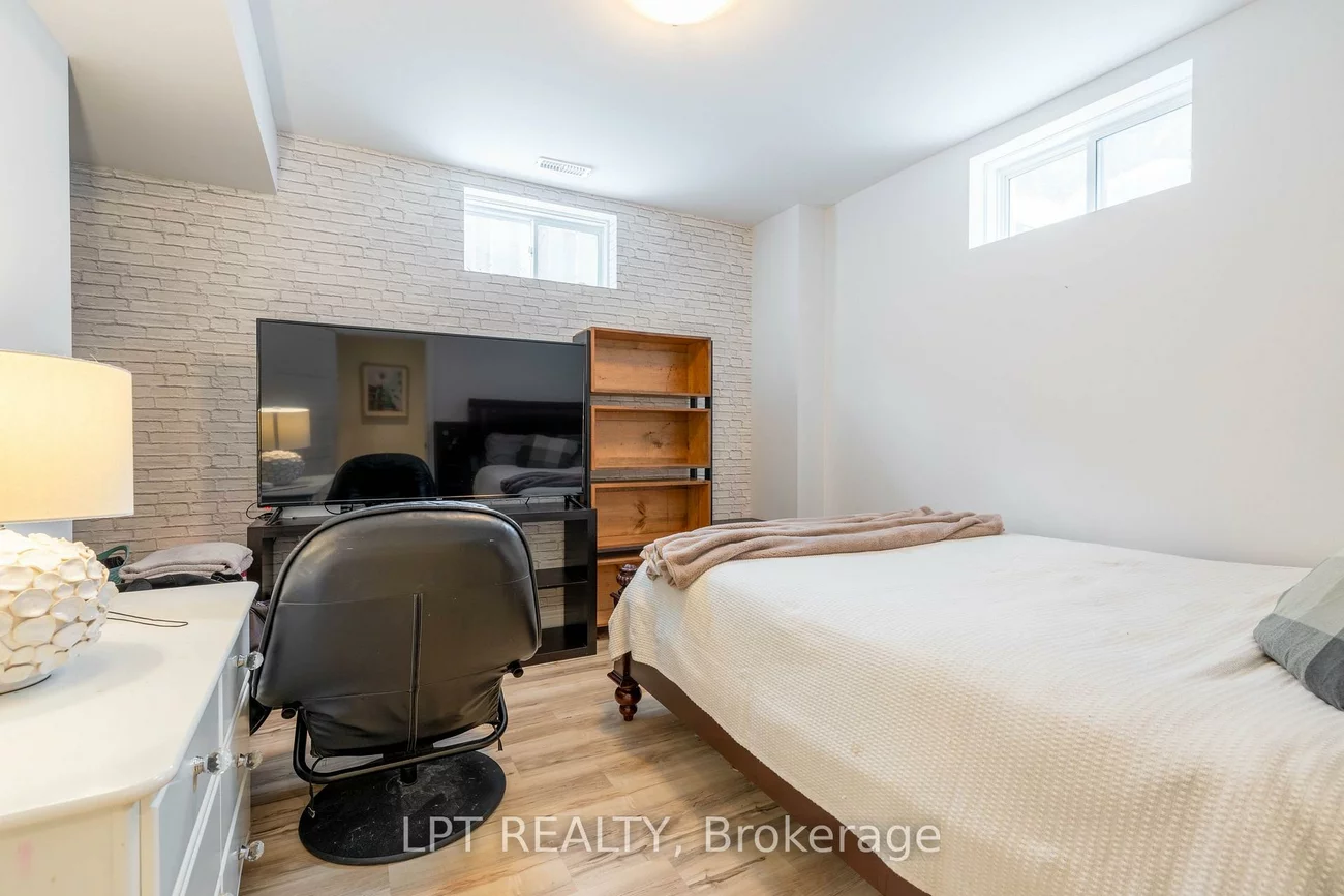 258, Andrew, Central Newmarket, Newmarket