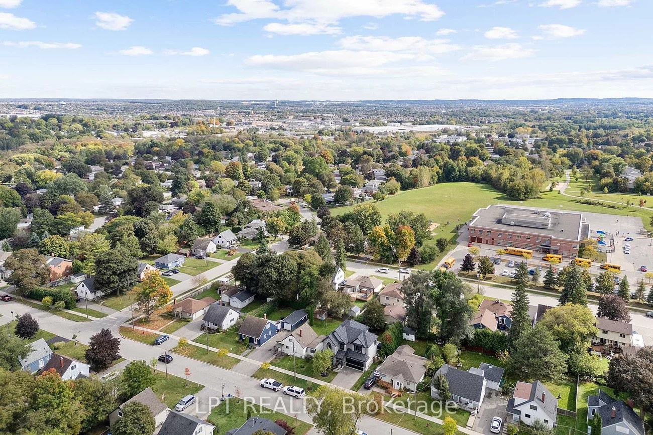 258, Andrew, Central Newmarket, Newmarket