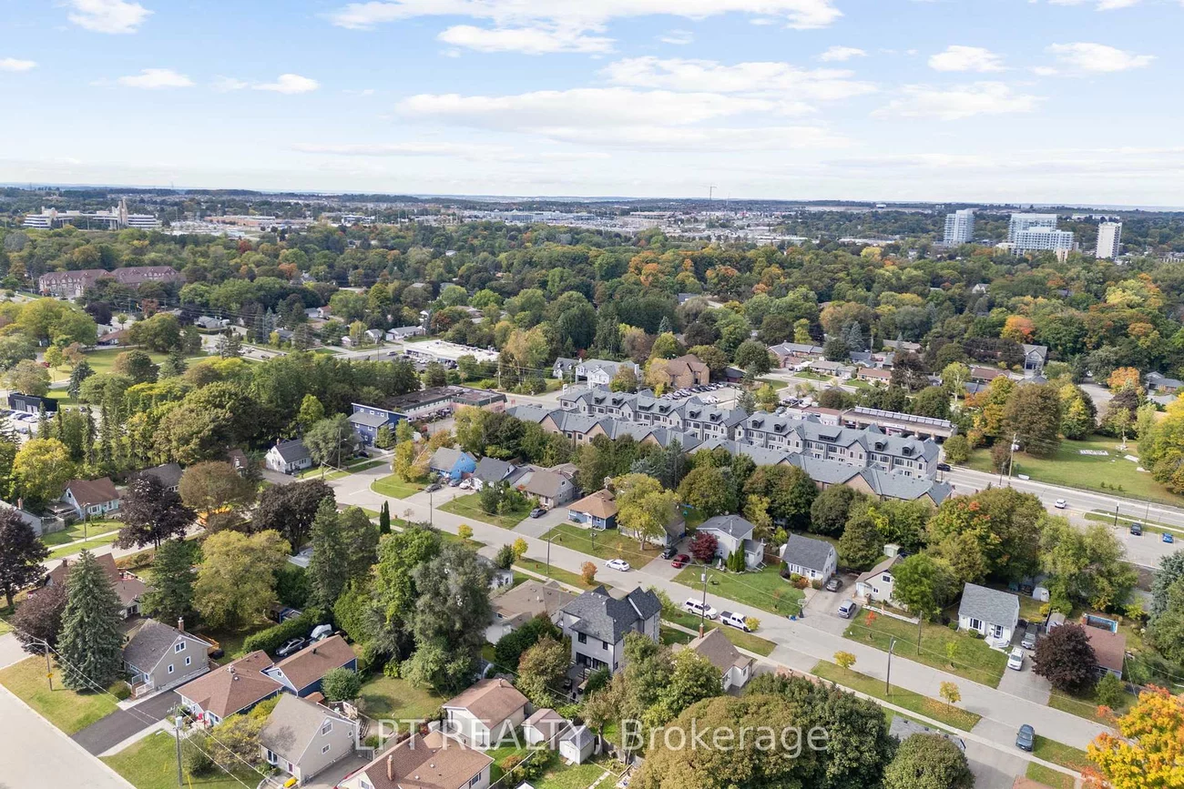 258, Andrew, Central Newmarket, Newmarket