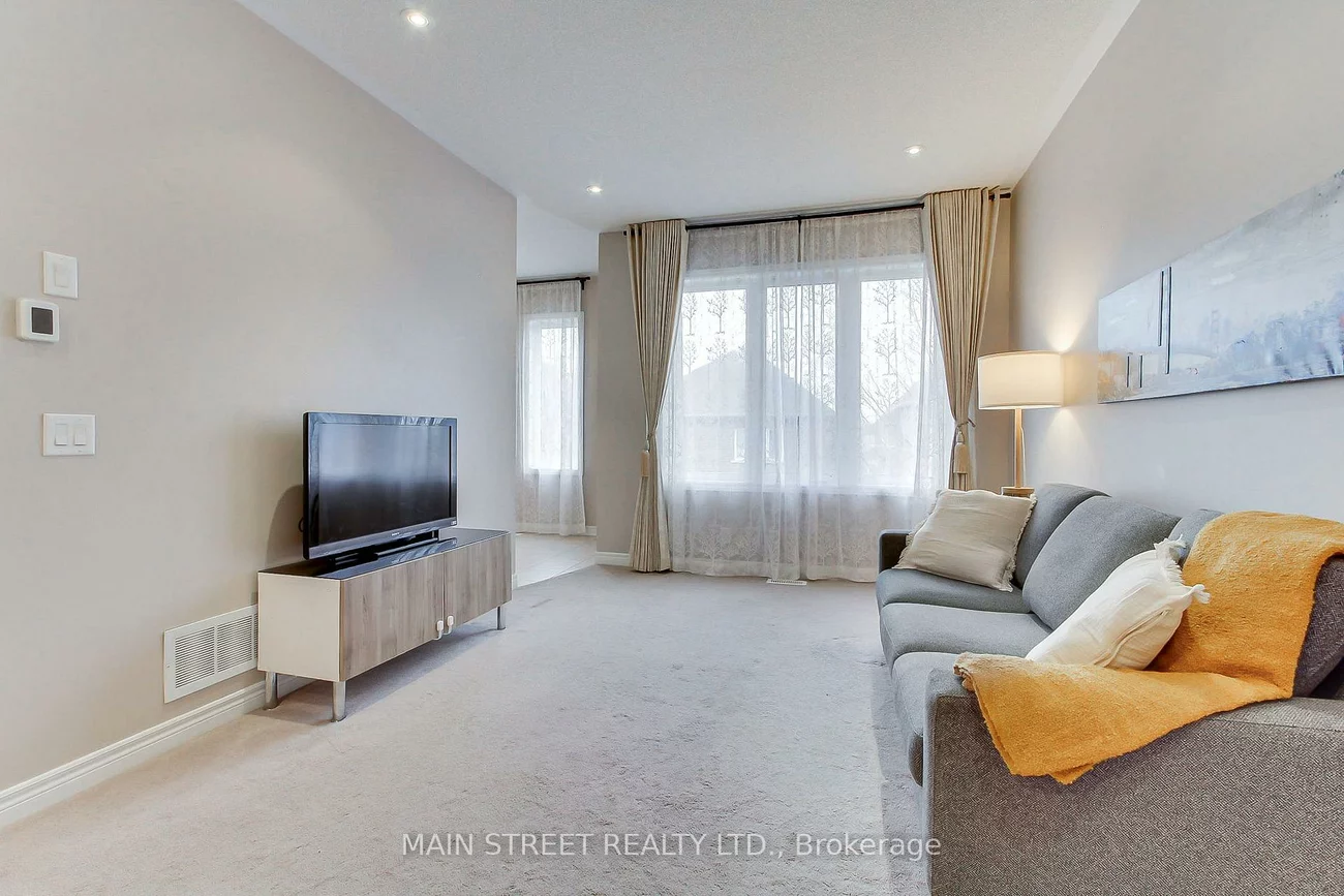 42, Courtland, Woodland Hill, Newmarket