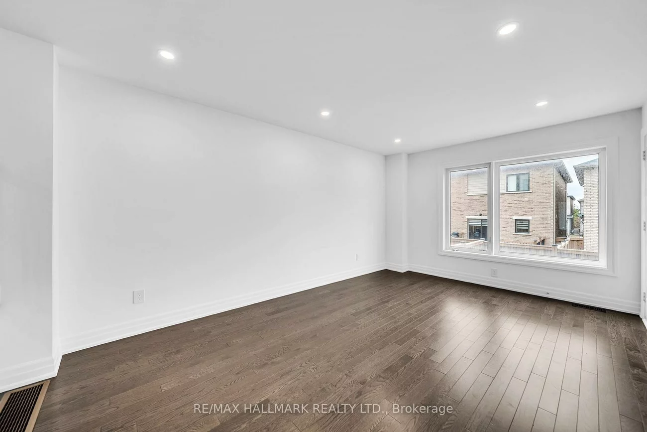 52, Allure, Woodland Hill, Newmarket