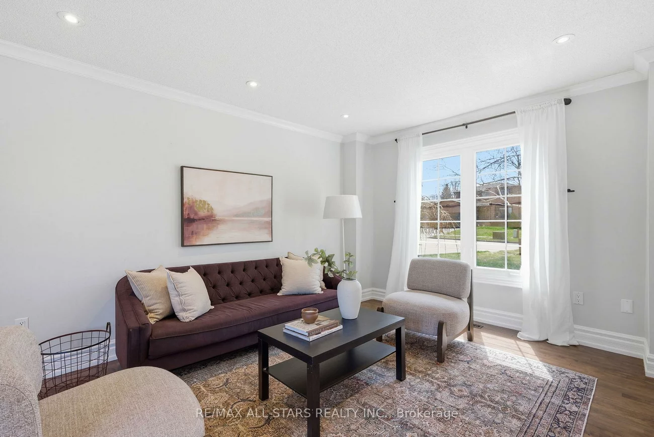 923, Leslie Valley, Huron Heights-Leslie Valley, Newmarket