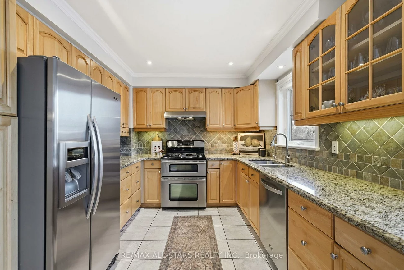 923, Leslie Valley, Huron Heights-Leslie Valley, Newmarket