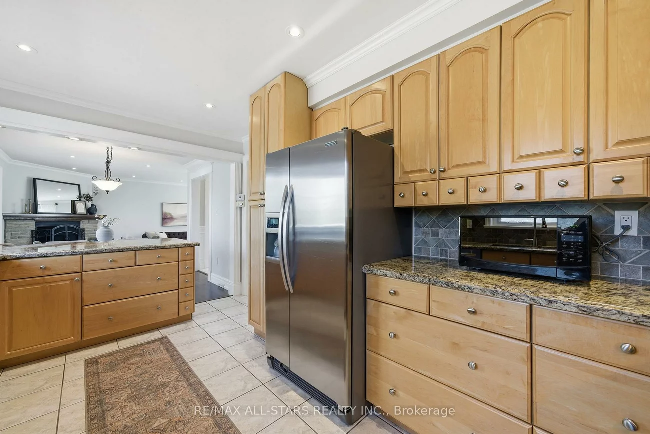 923, Leslie Valley, Huron Heights-Leslie Valley, Newmarket