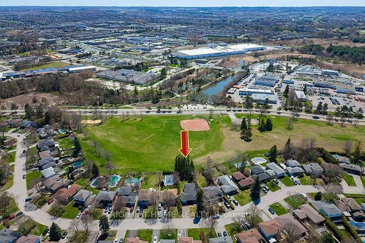 304, Roywood, Central Newmarket, Newmarket
