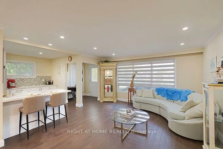 304, Roywood, Central Newmarket, Newmarket