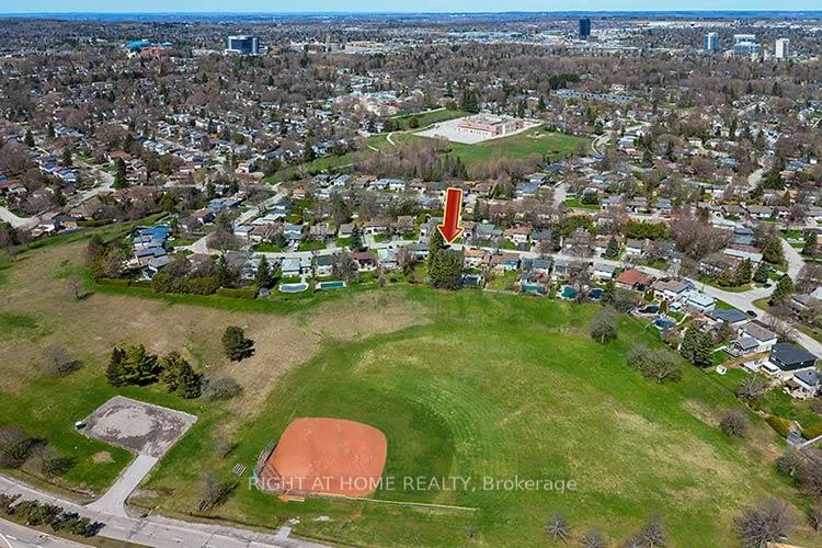 304, Roywood, Central Newmarket, Newmarket