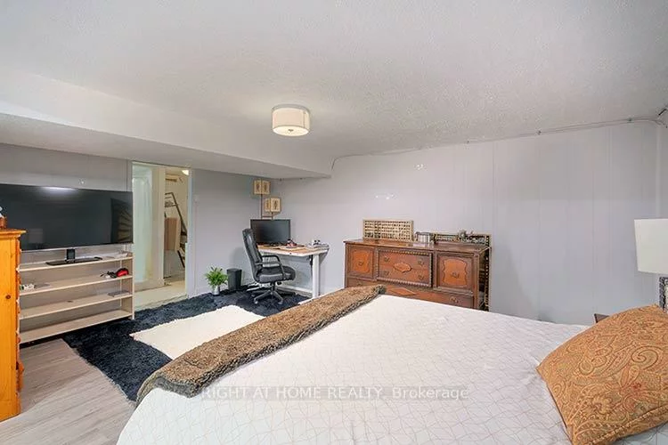 304, Roywood, Central Newmarket, Newmarket
