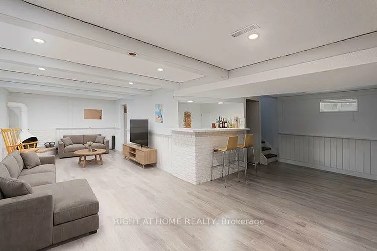 304, Roywood, Central Newmarket, Newmarket