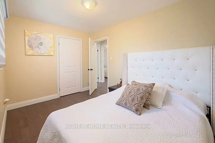 304, Roywood, Central Newmarket, Newmarket