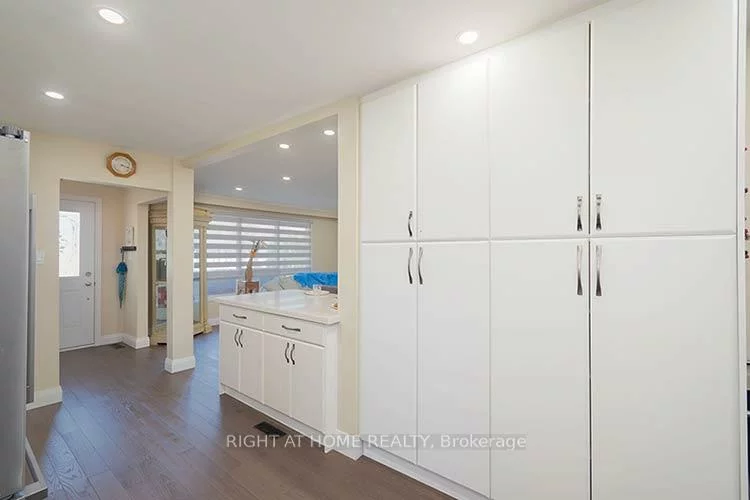304, Roywood, Central Newmarket, Newmarket