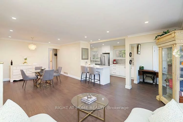 304, Roywood, Central Newmarket, Newmarket