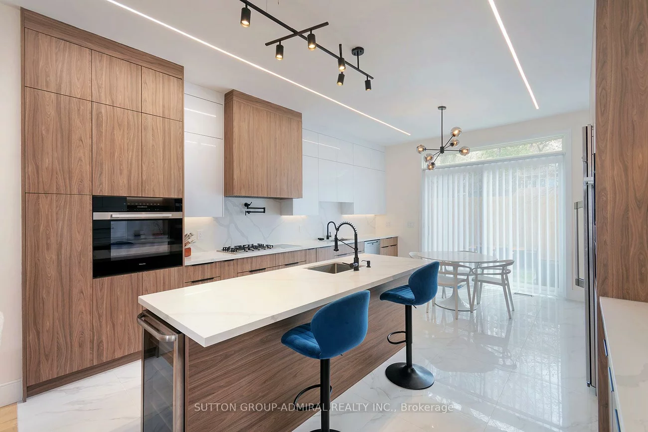 582, Gorham, Gorham-College Manor, Newmarket