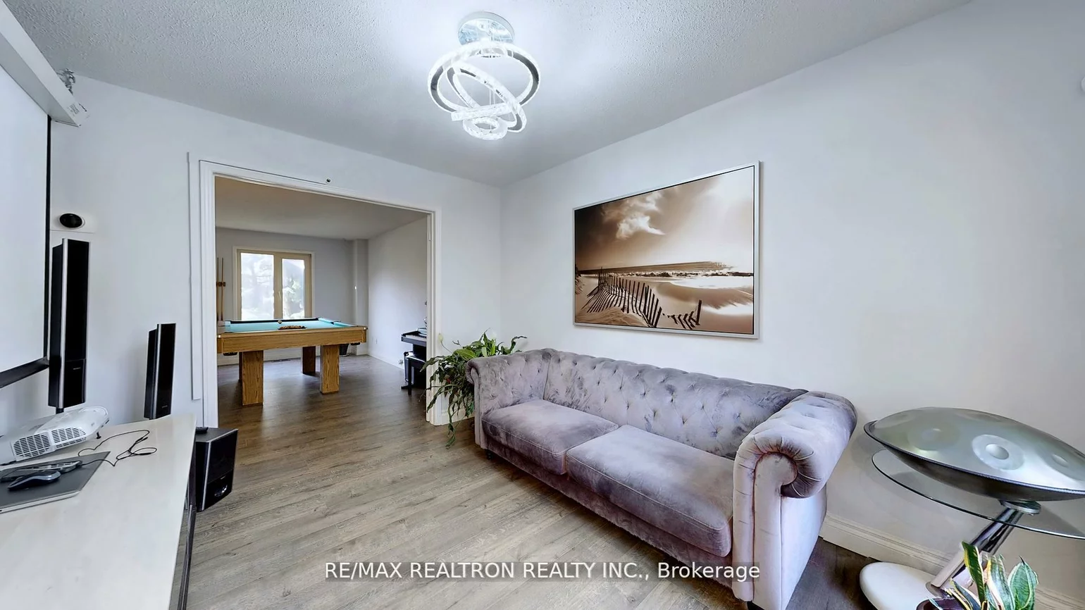 200, Mccaffrey, Glenway Estates, Newmarket