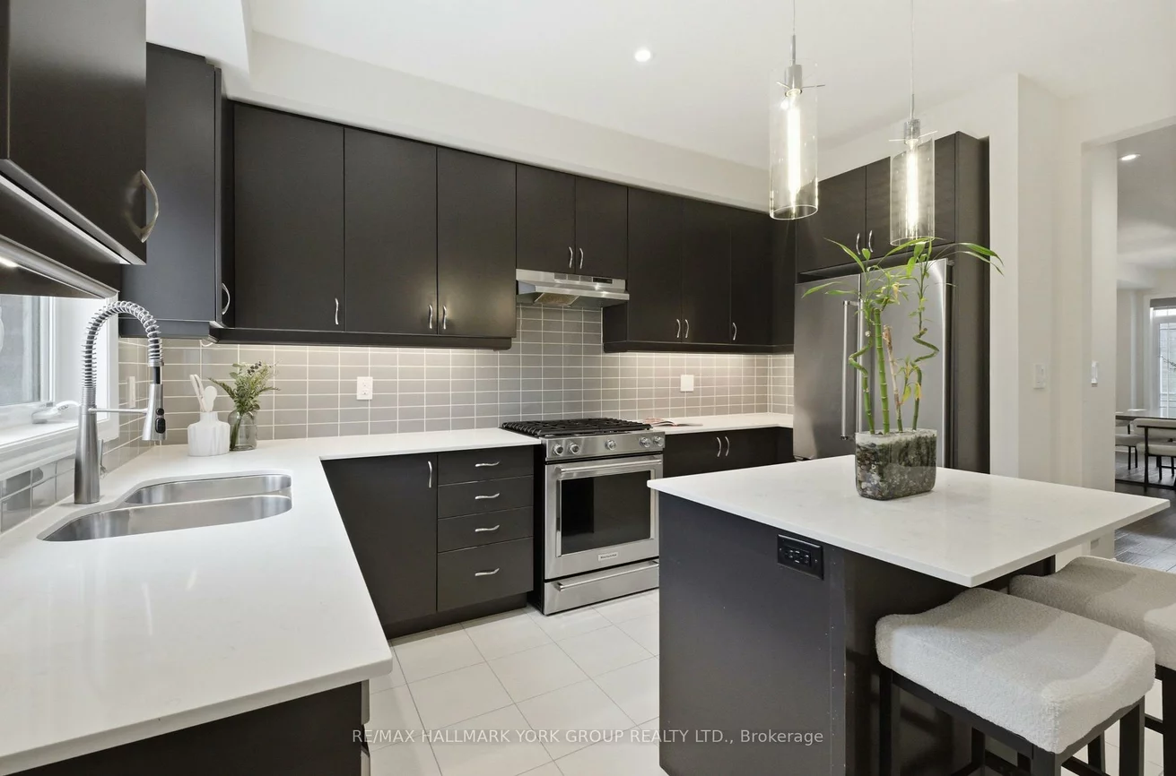 104, Gordon, Gorham-College Manor, Newmarket