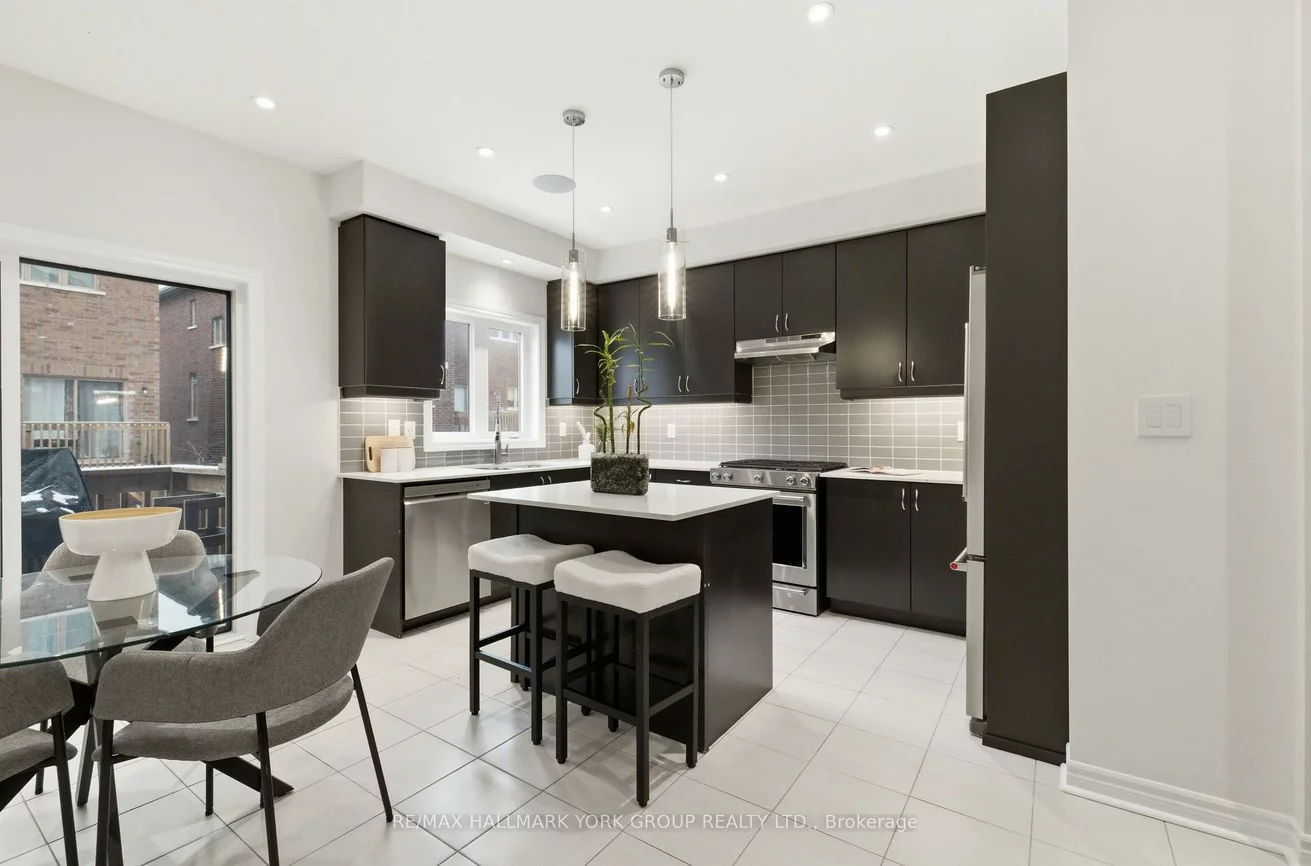 104, Gordon, Gorham-College Manor, Newmarket