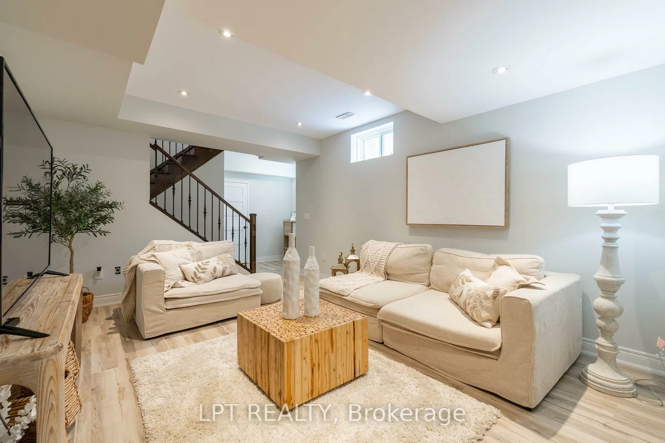 258, Andrew, Central Newmarket, Newmarket