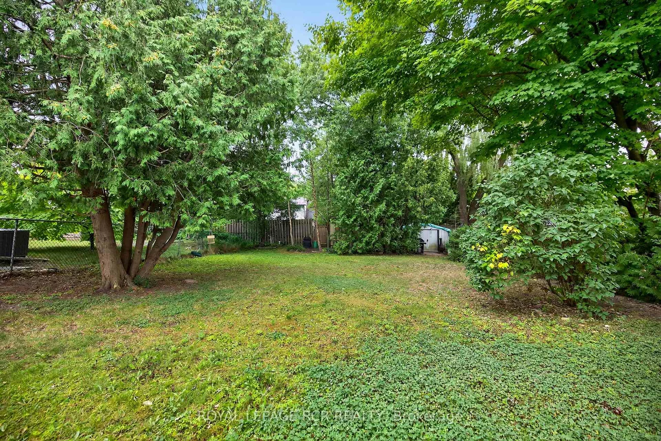 856, Magnolia, Huron Heights-Leslie Valley, Newmarket