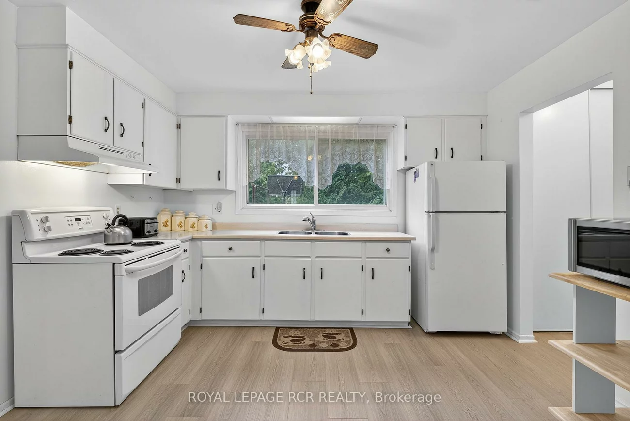 856, Magnolia, Huron Heights-Leslie Valley, Newmarket