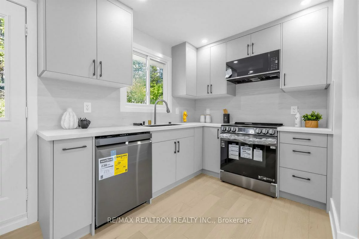 176, Charlotte, Gorham-College Manor, Newmarket