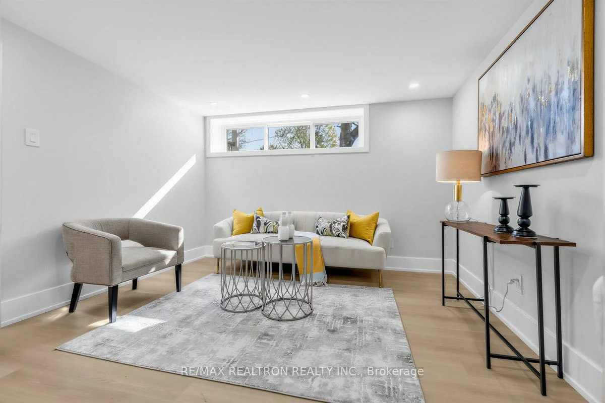 176, Charlotte, Gorham-College Manor, Newmarket