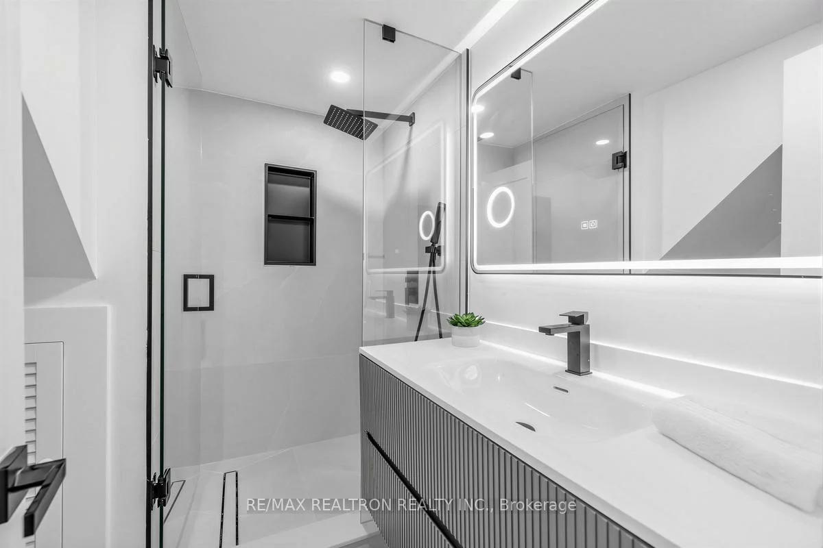 176, Charlotte, Gorham-College Manor, Newmarket