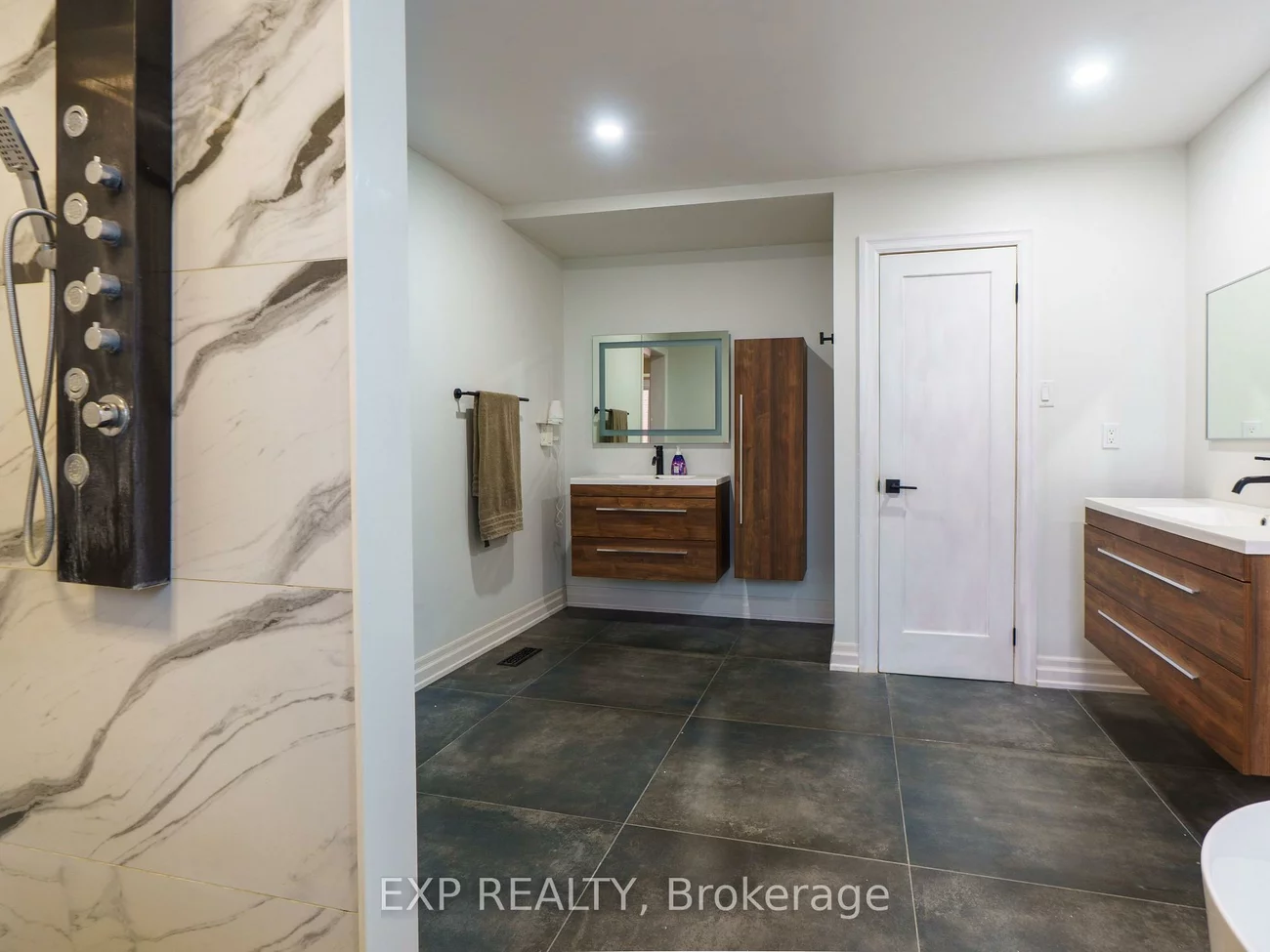 142, Savage, Armitage, Newmarket