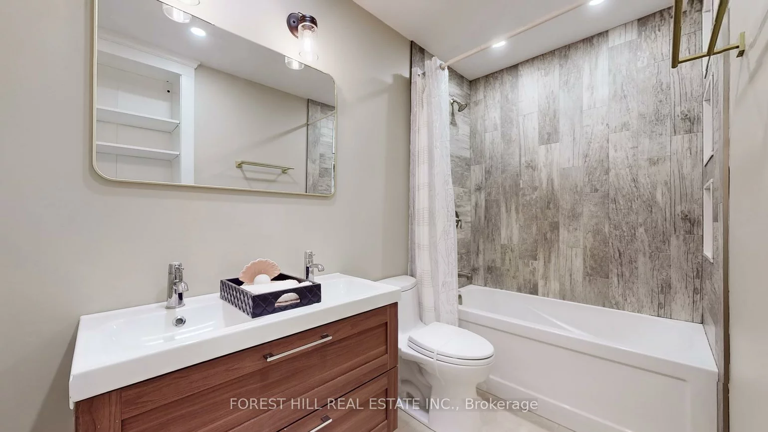 60, Hillview, Bristol-London, Newmarket