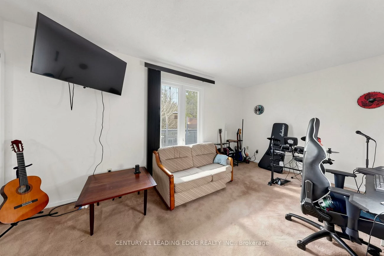 323, Waratah, Huron Heights-Leslie Valley, Newmarket