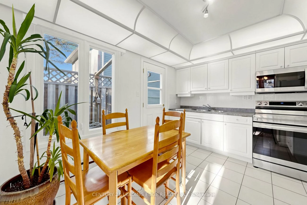 323, Waratah, Huron Heights-Leslie Valley, Newmarket