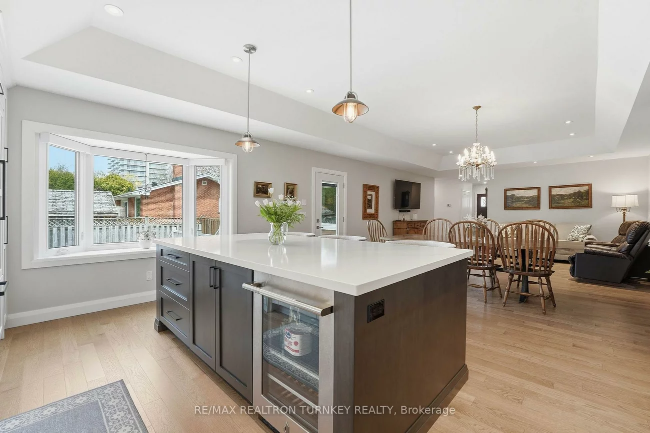 178, Parkview, Central Newmarket, Newmarket