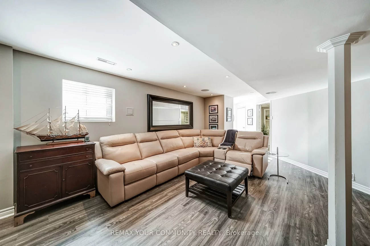 911, Ferndale, Gorham-College Manor, Newmarket