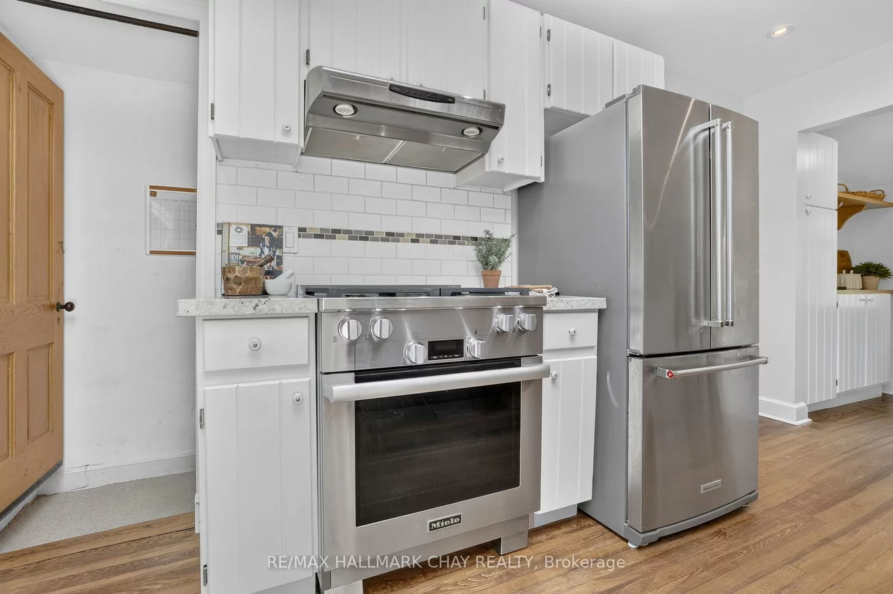 613, Queen, Central Newmarket, Newmarket