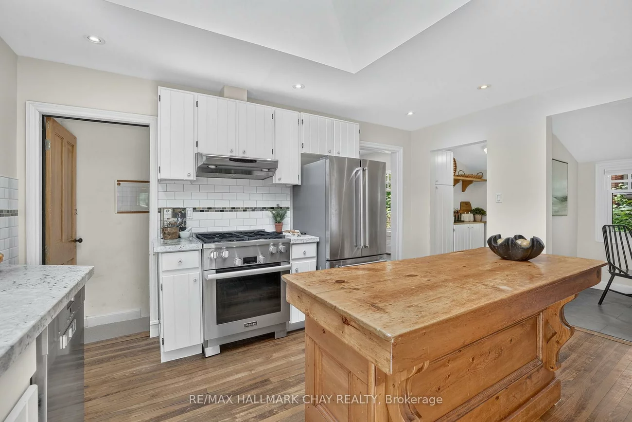 613, Queen, Central Newmarket, Newmarket
