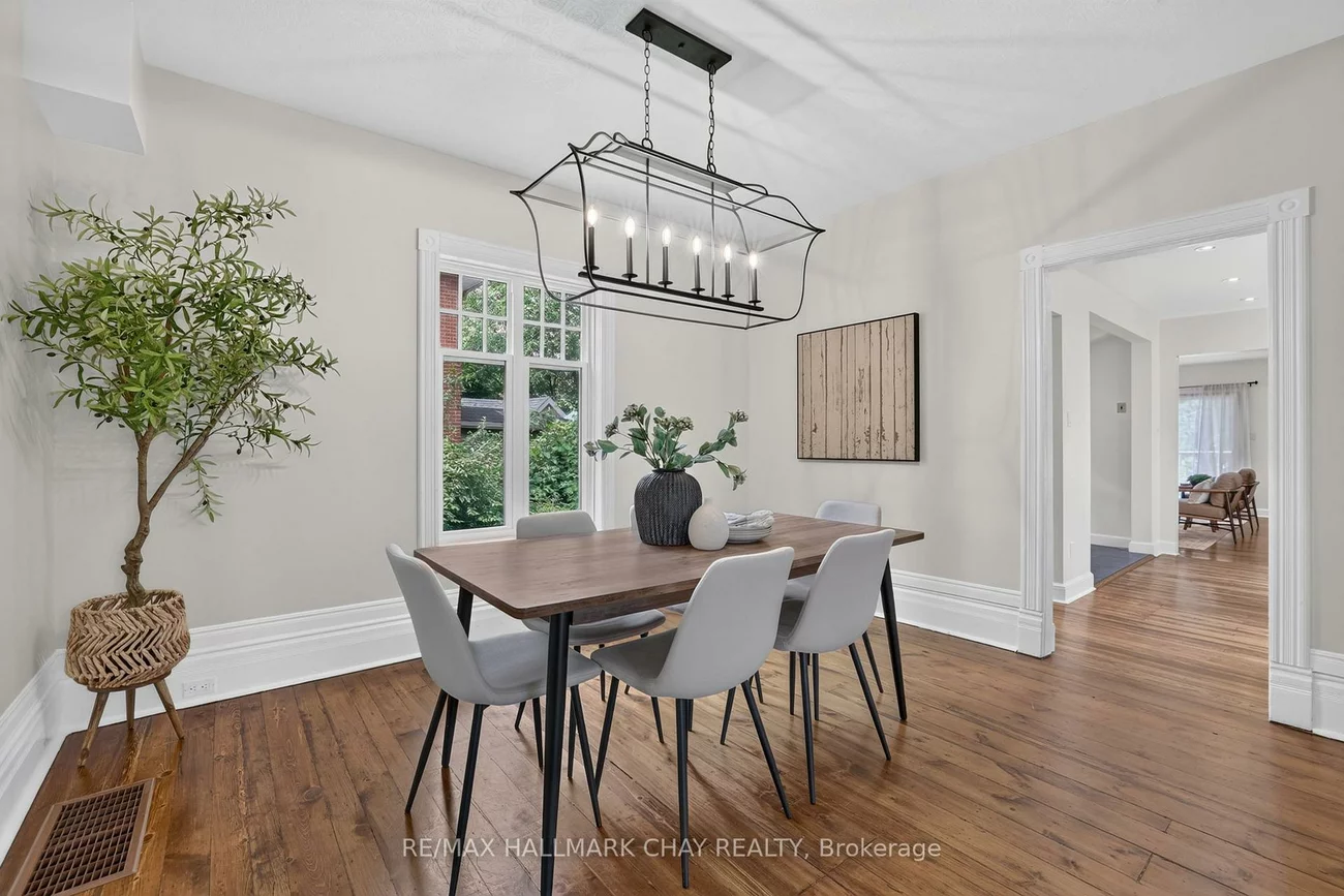 613, Queen, Central Newmarket, Newmarket