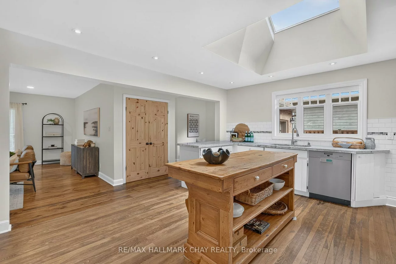 613, Queen, Central Newmarket, Newmarket